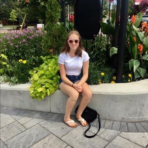 Meet your Posher, Laura